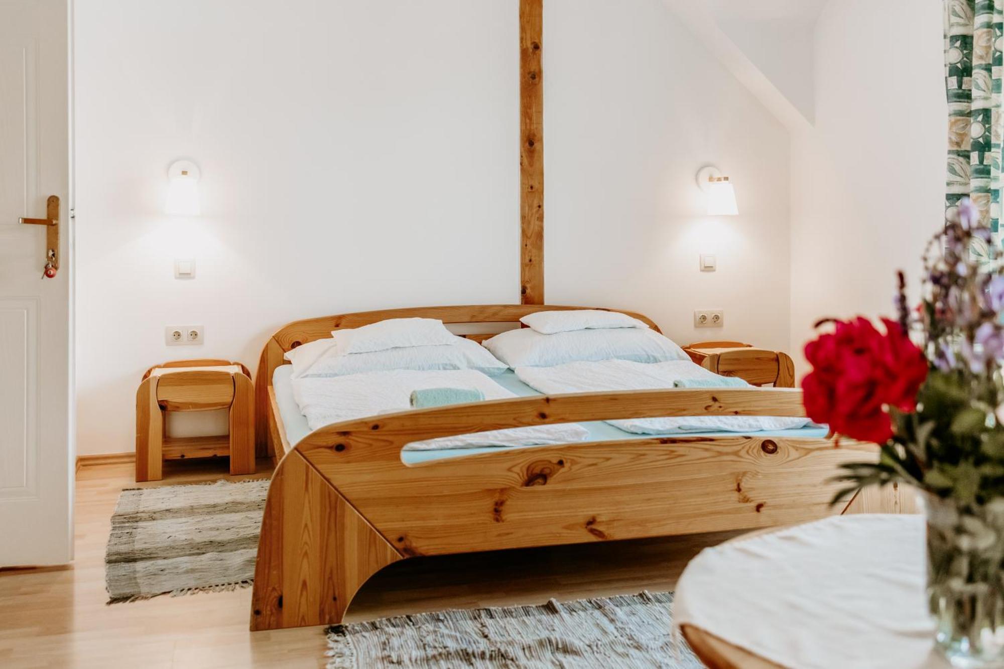 Kek Vendeghaz Family Resort Gyenesdiás Exteriör bild
